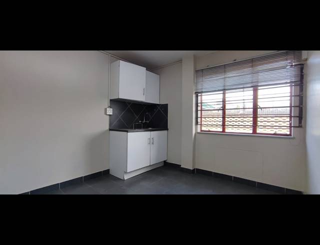 1,083M² WAREHOUSE TO LET IN SAMRAND BUSINESS PARK
